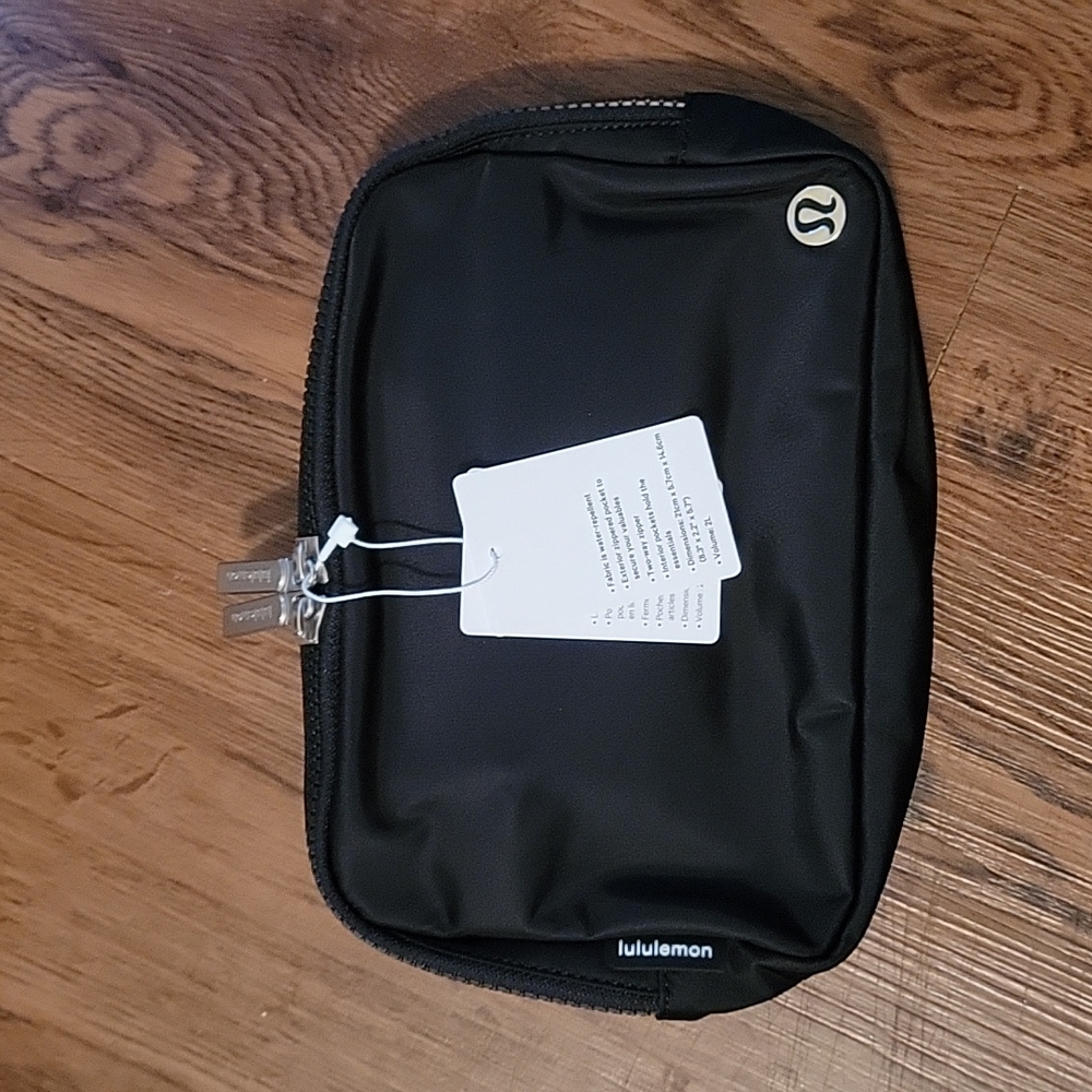 NWT Lululemon Belt Bag Large - Picture 4 of 6